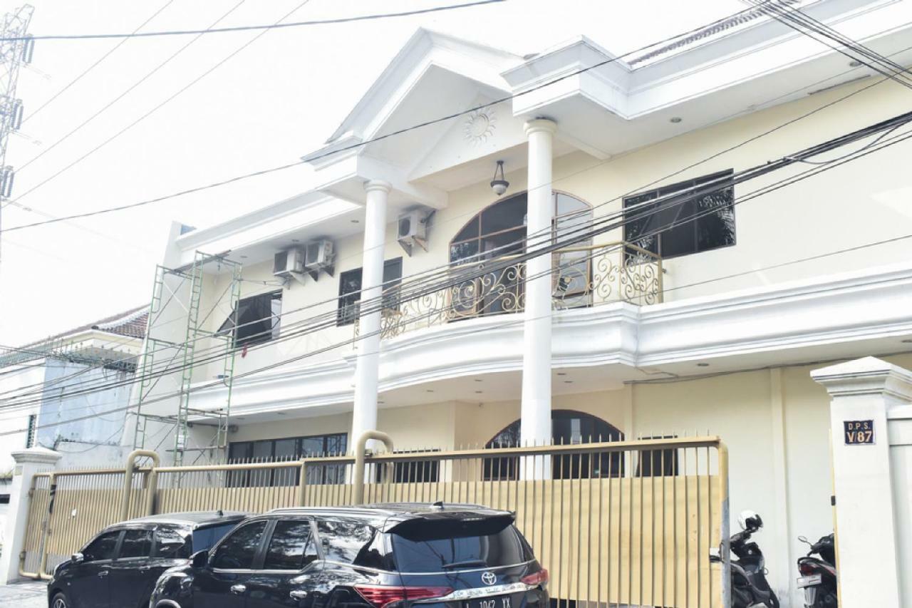 RedDoorz near Lenmarc Mall Surabaya Pradahkalikendal Dış mekan fotoğraf